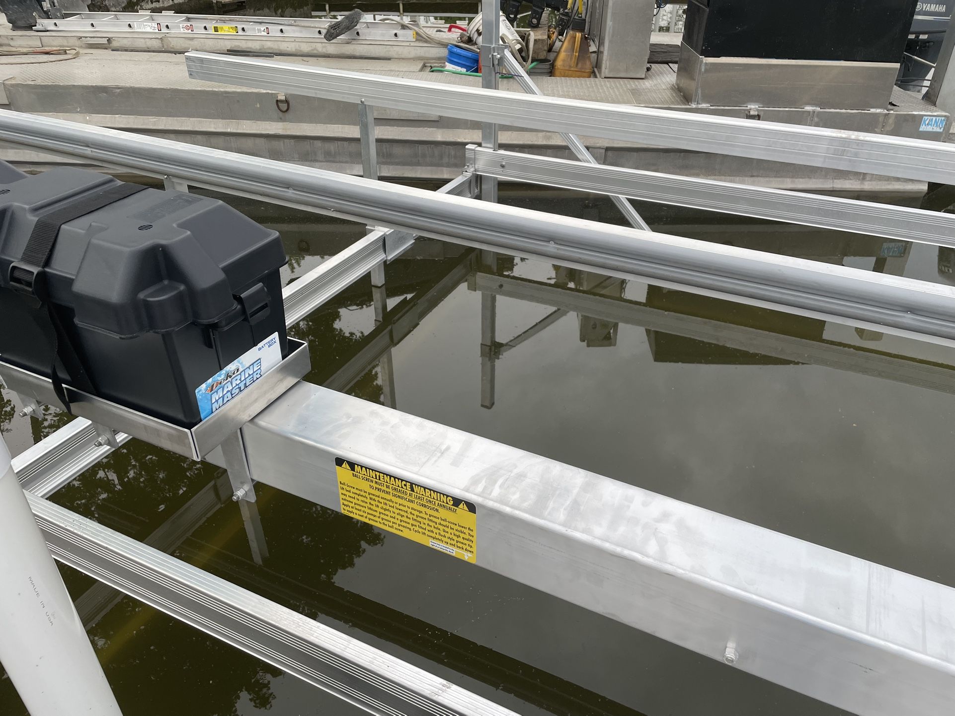 2023 Pontoon boat lift - Motorized