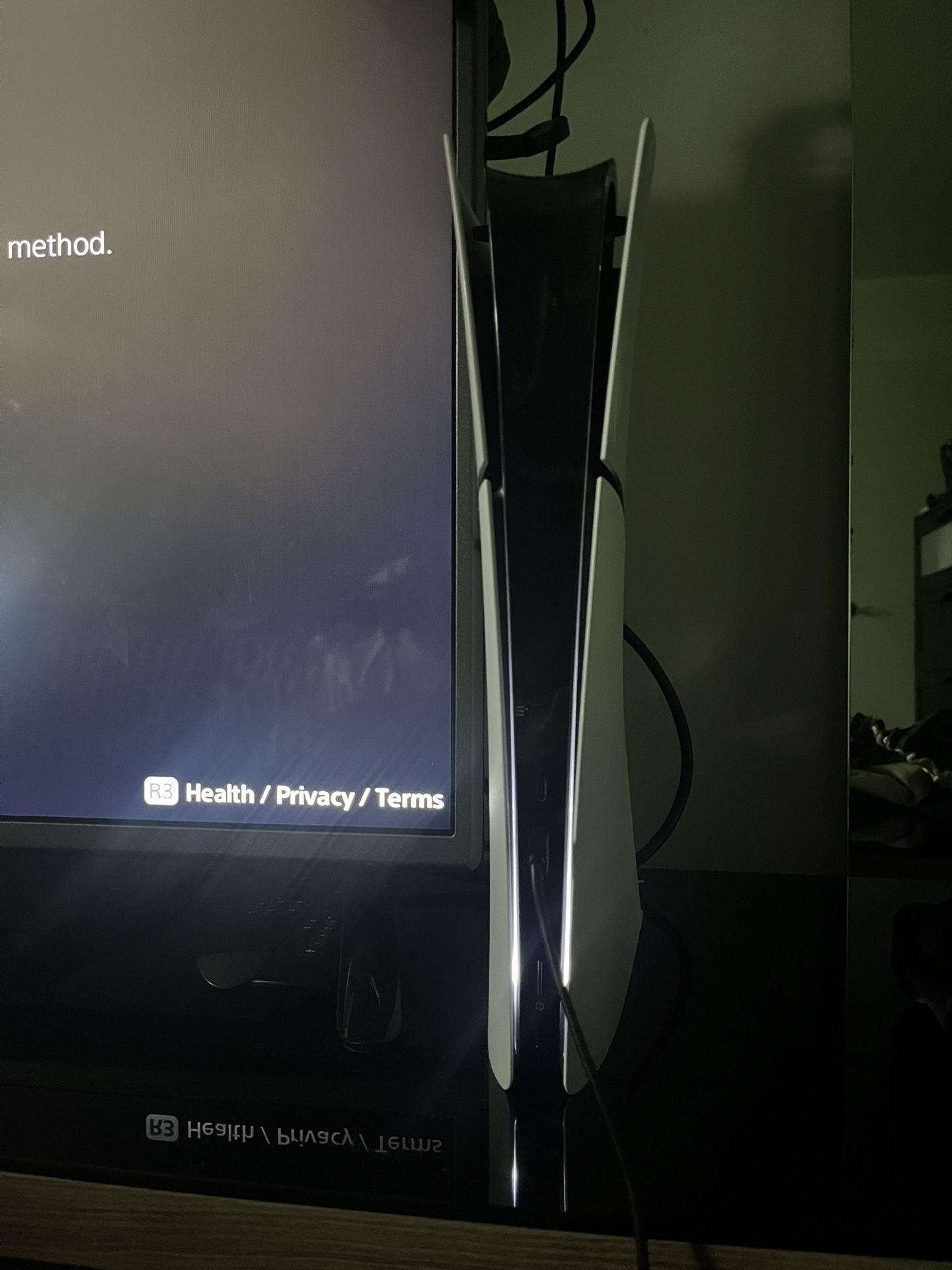 ps5 slim — like new 