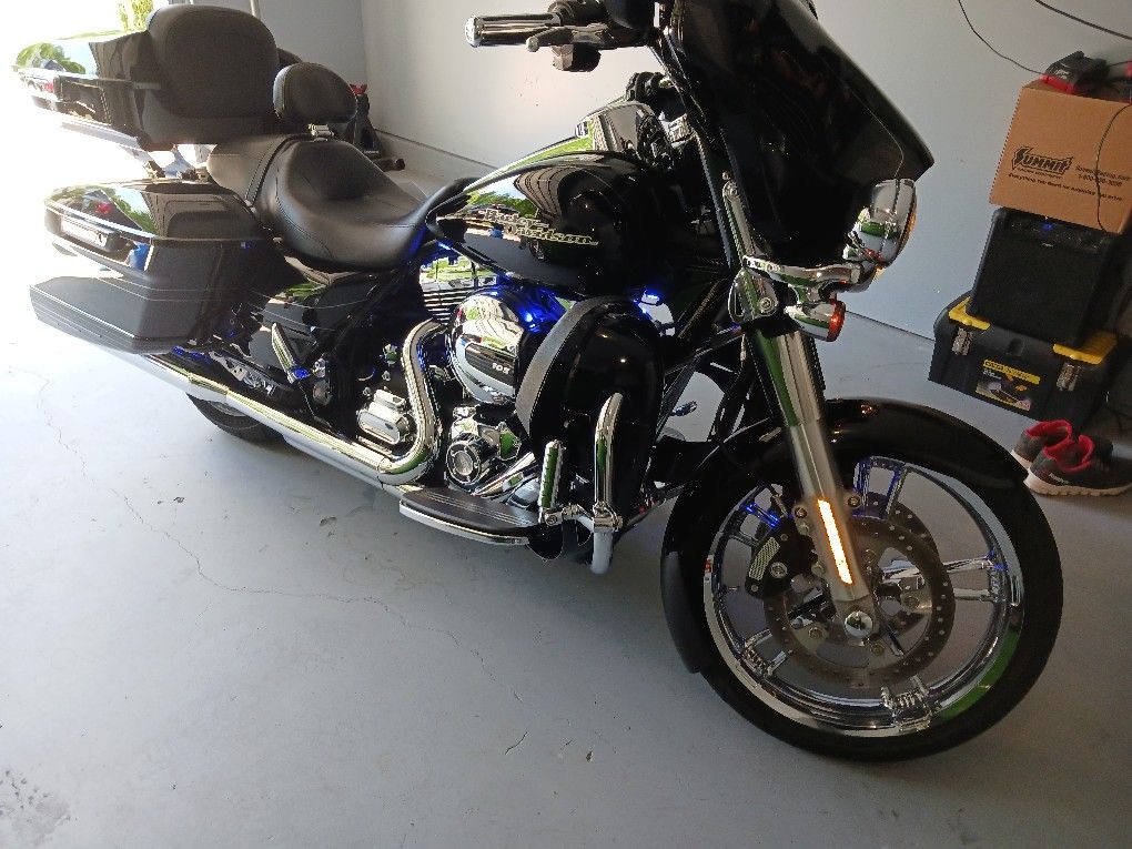 2014 Harley Davidson Street Glide Special