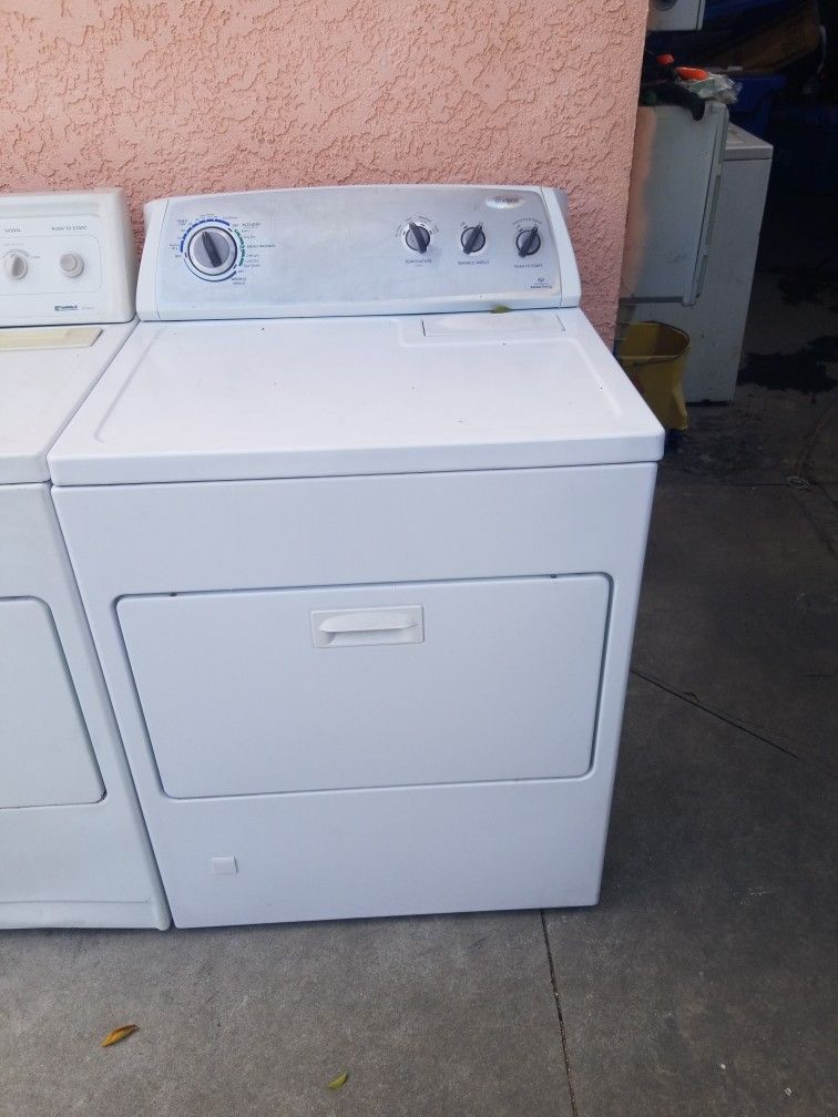 Vendo Secadora De Gas En Muy Buenas Condiciones Y Muy Limpia Lista Para Usarla