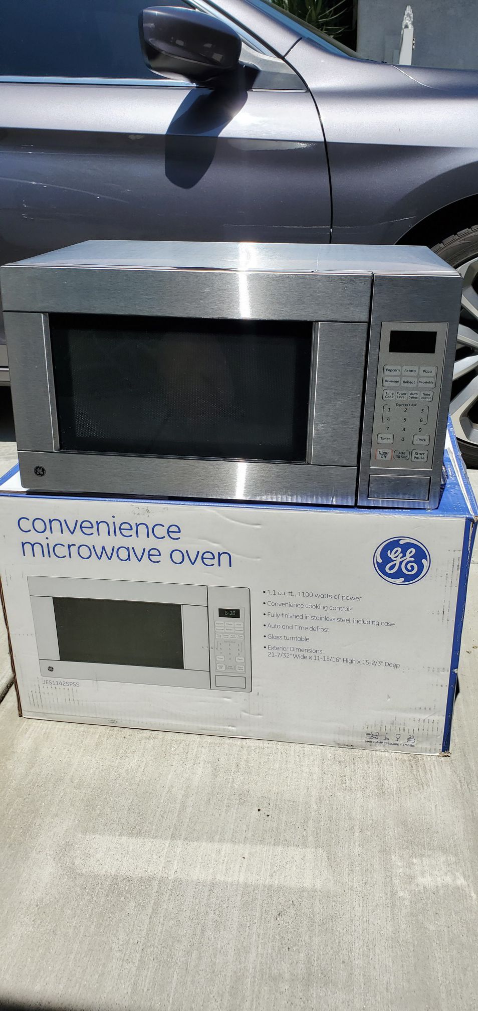 GE microwave. Tabletop. 1.1 cu.ft 1100 watts