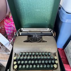 Steling Smith Corona typewriter with case