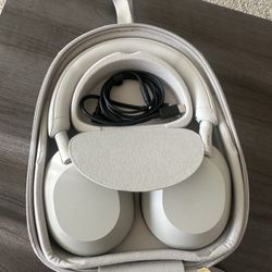 Sony 1000XM5 Headphones