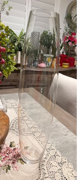 24 inches acrylic vases. Total number of vases =12