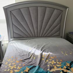 Room to go Bedroom set Queen Size