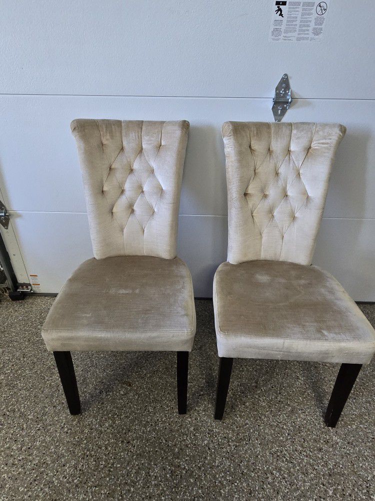4 Beige Luxiourious Chairs, Dining Room Chairs 