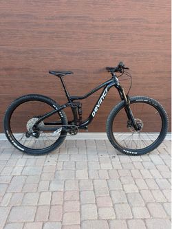 2022 Devinci Marshall (medium)