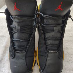 Air Jordan 13 Retro Black Yellow Size 6Y (Clean, Ready to Wear)Air Jordan 13 Retro – Black/Yellow

Size: 6Y  
Condition: Good – clean pair, normal wea