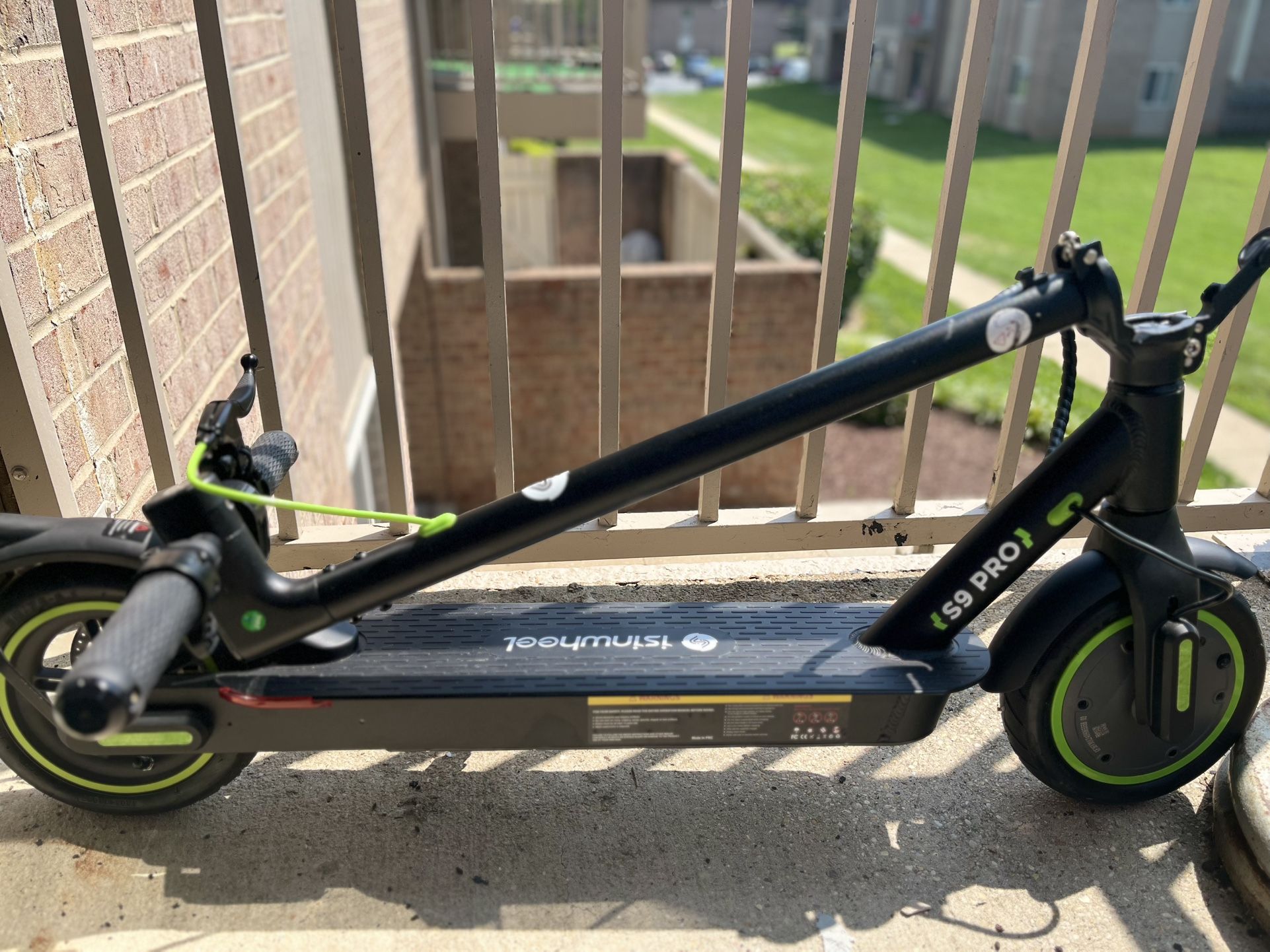 Electric Scooter Black S9 Pro-350W-19 Miles (19MPH)