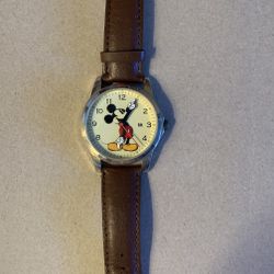 Disney Mickey Mouse women”s watch with date feature