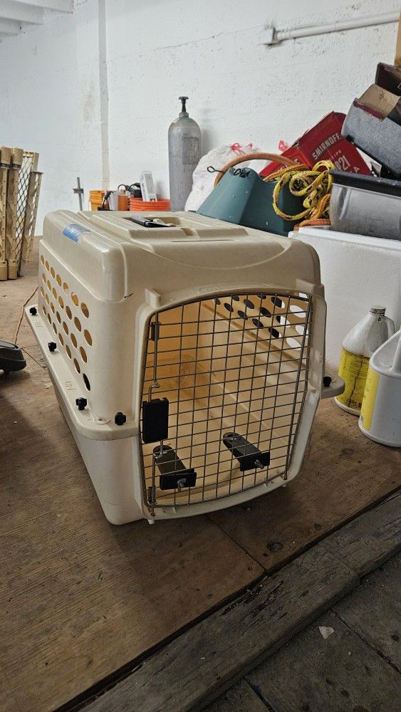 small/medium dog crate