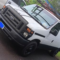 2010 Ford E-350