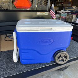 Coleman Rolling Cooler Hinges Have Been Repaired Good Shape