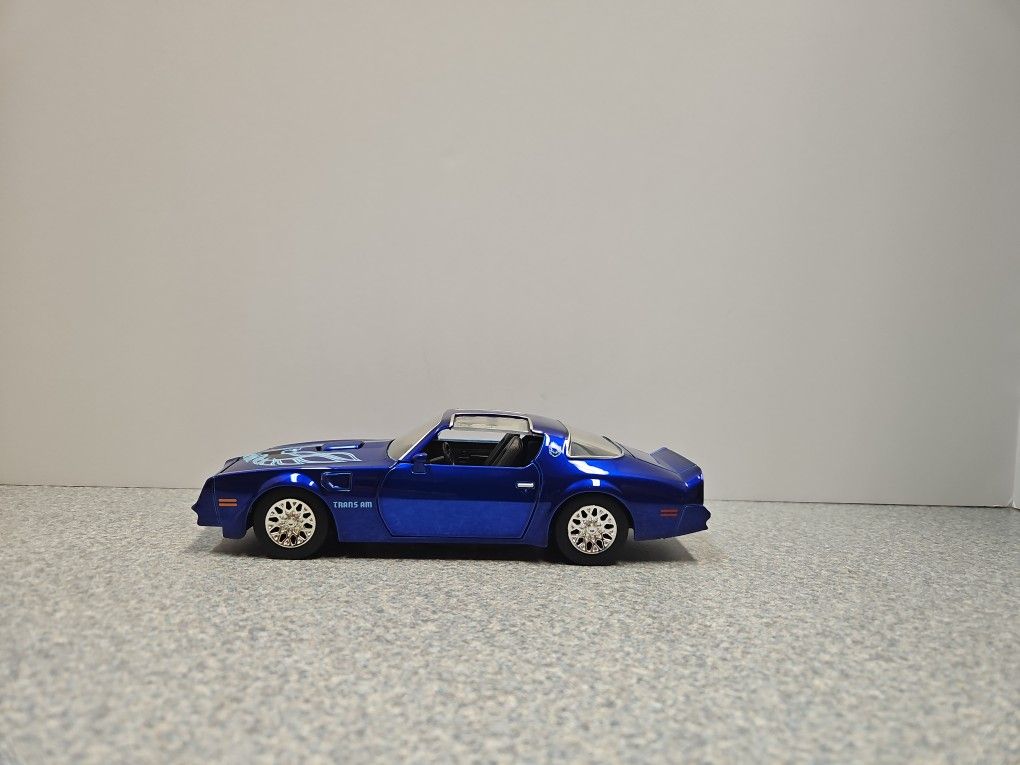 1977 Pontiac Firebird 1:24 Die-Cast Car