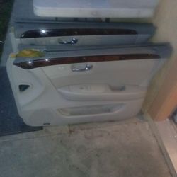 2008 Cadillac DTS Dor Panels And Back Row Leather Seats