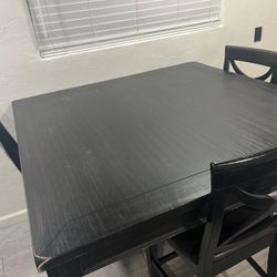 Table With 3 Chairs 