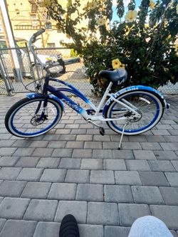 Electra bike with charger helmet and lock