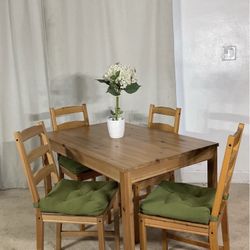 Compact Kitchen Dining Table With 4 Chairs LIKE NEW CONDITION!