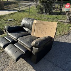 Free Reclining Love Seat 
