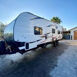2017 Forest River toy hauler Shockwave 27rqdx
