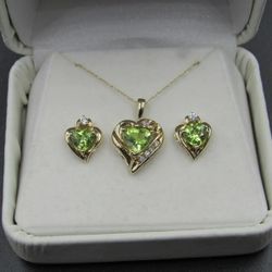 18" 10K Gold Peridot And CZ Diamond Necklace & Earrings Heart Set Vintage