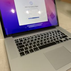 MacBook Pro (Retina, 15-inch, Mid 2015)+ 2 Magsafe Chargers 