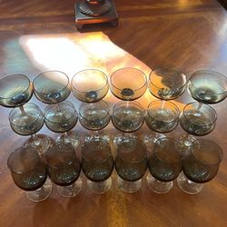 18 PIECE VINTAGE SMOKED GREEN GLASS SET BARWARE COLLECTION