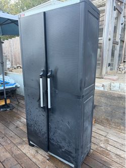 Storage cabinet with shelf’s