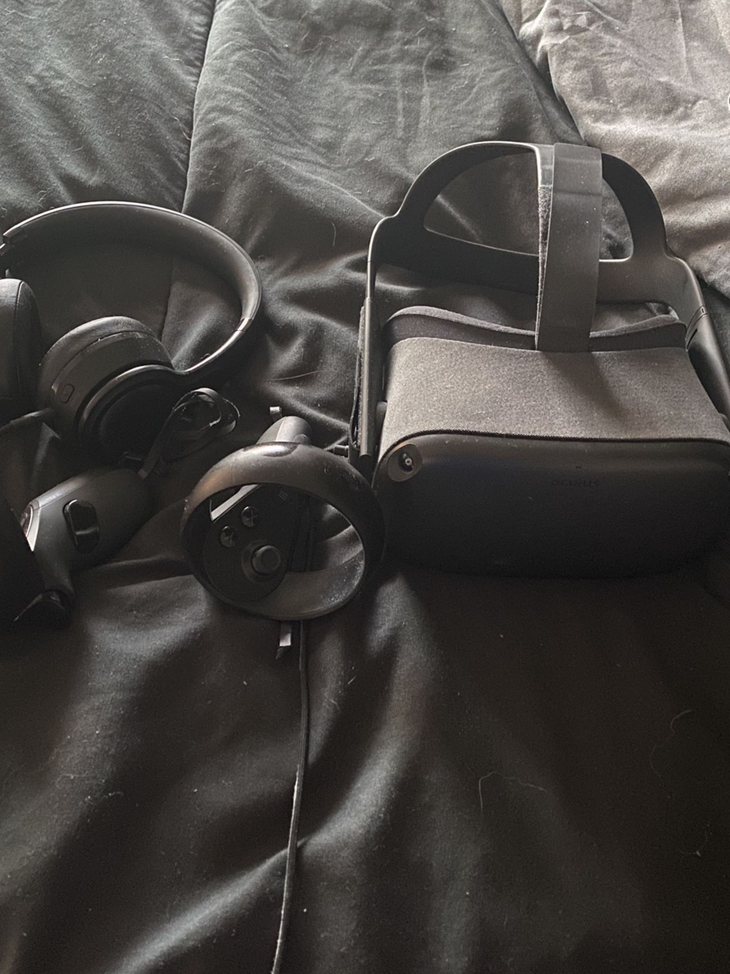 Oculus Quest With Headphones