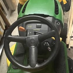 John Deere Lawn Tractor 17 HP
