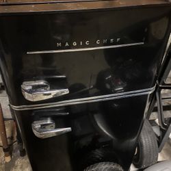 Magic Chef Refrigerator 