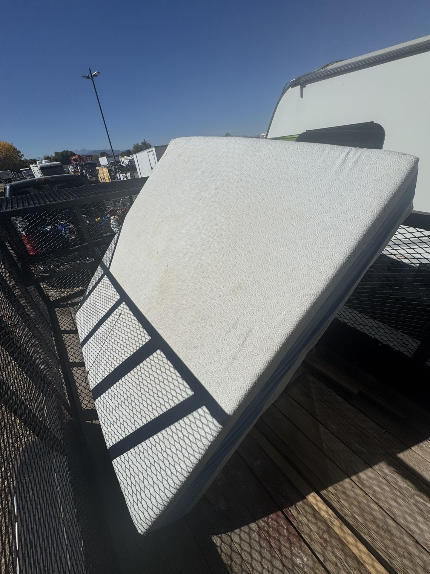 Matrrres For Sale $150 Poliéster Great Condition I Could Delevery 