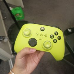 WIRELESS XBOX ONE CONTROLLER ( WASTING TIME= BLOCKED )