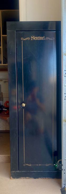 Sentinel gun safe. Black.