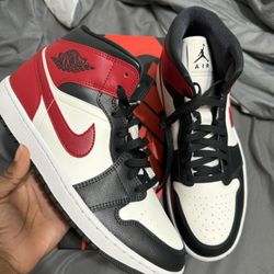 Jordan 1 Mid