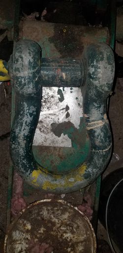 Heavy duty hitch shackle