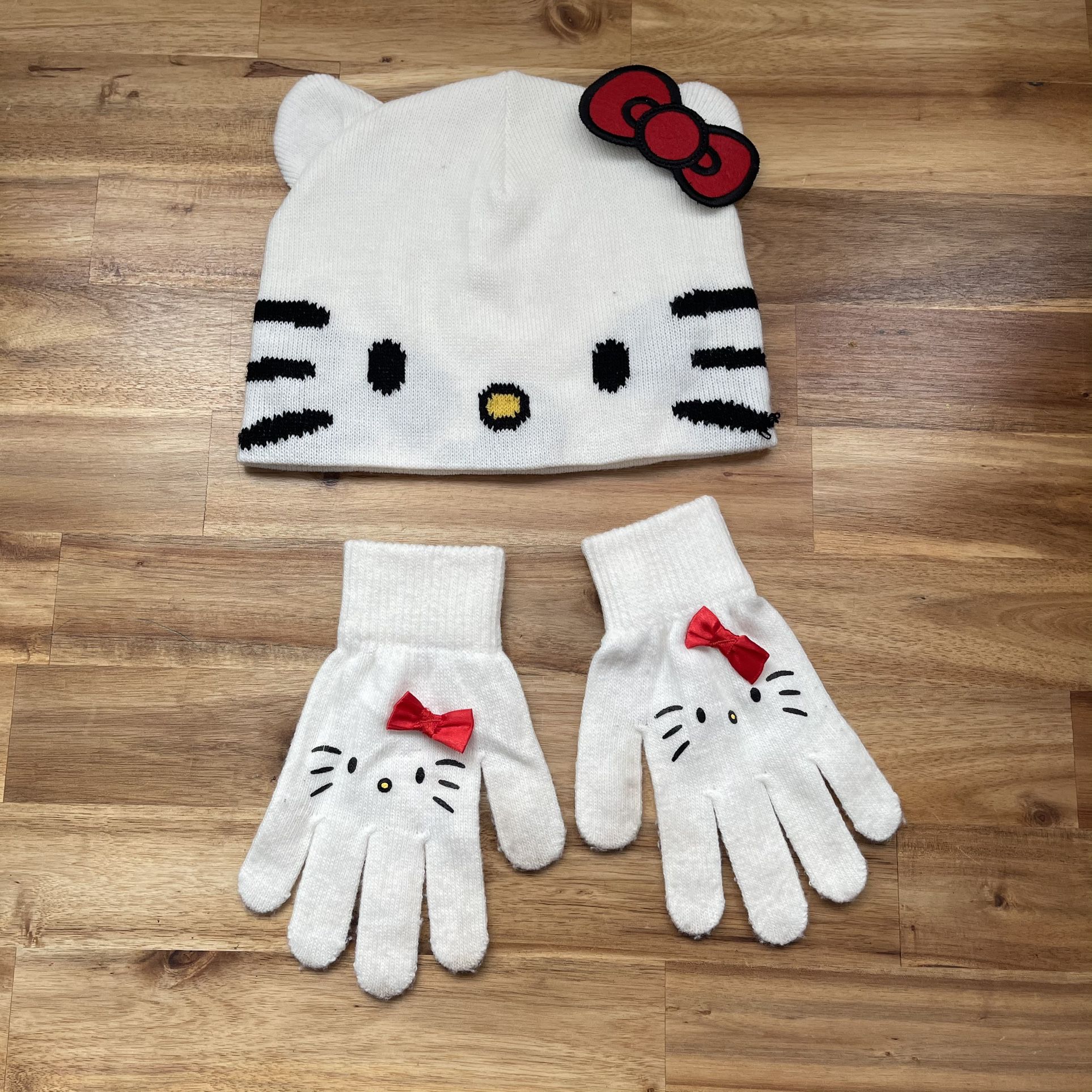 Hello Kitty Beanie And Mittens / gloves