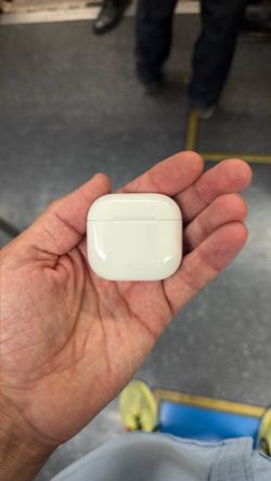 AirPods 4