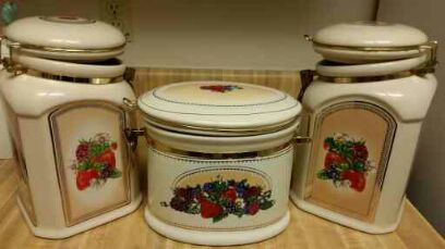 Knotts Berry farm ceramic containers