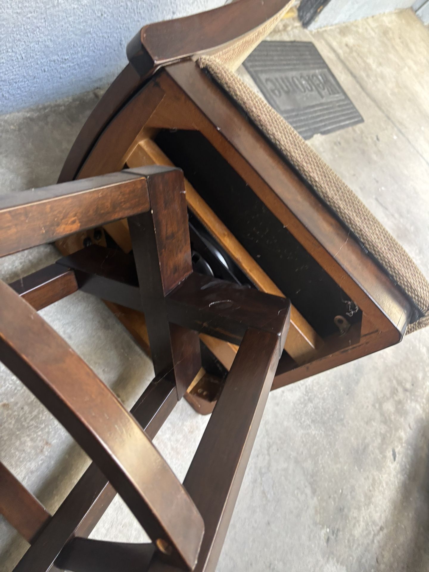 Hi End kitchen tables chairs swivel