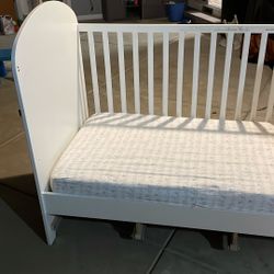 Gonatt Crib With Drawers 