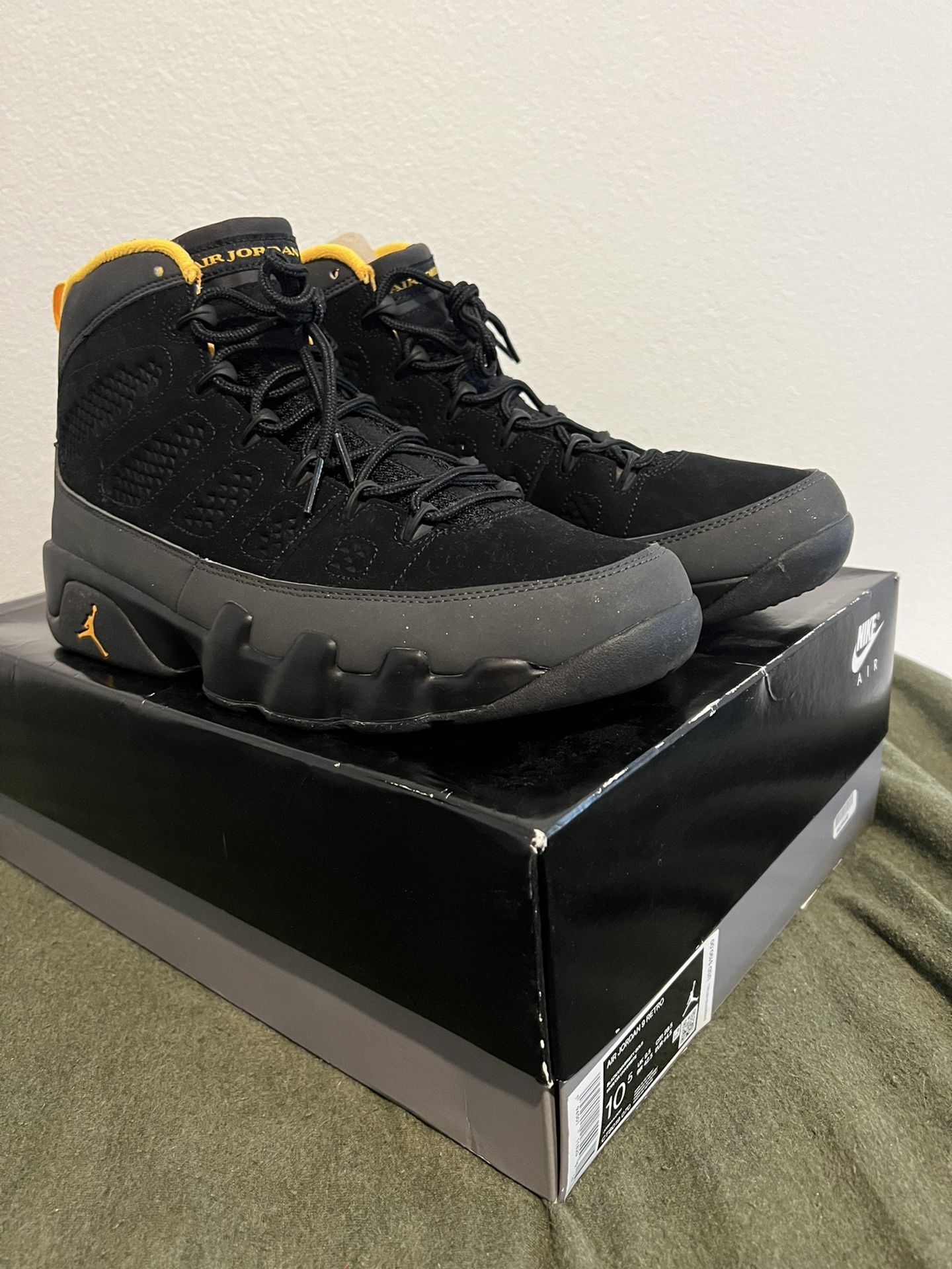 Air Jordan 9
