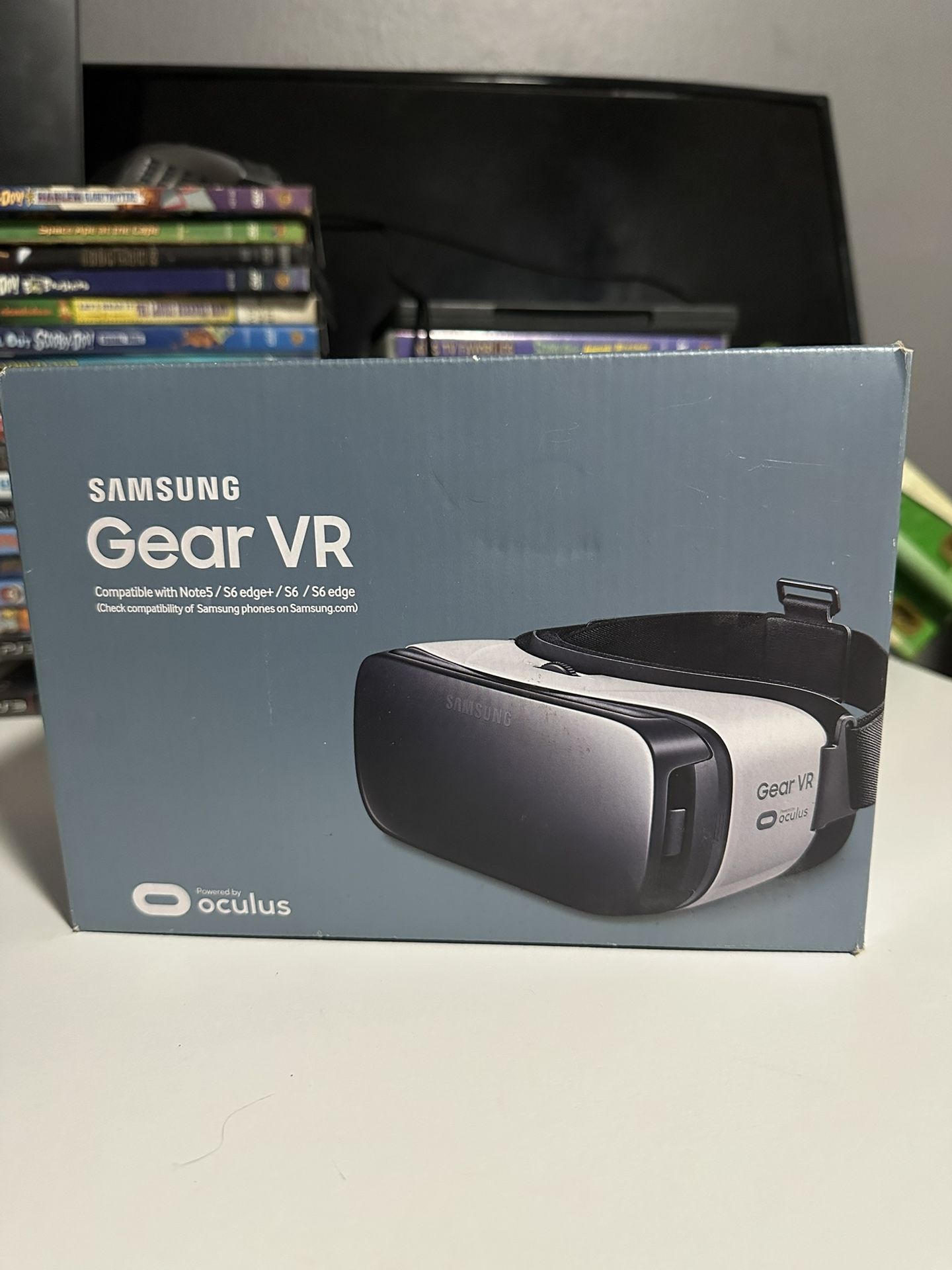 Samsung Gear VR Oculus Virtual Reality Headset w/ Box
