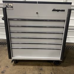 Snap on tool cart 