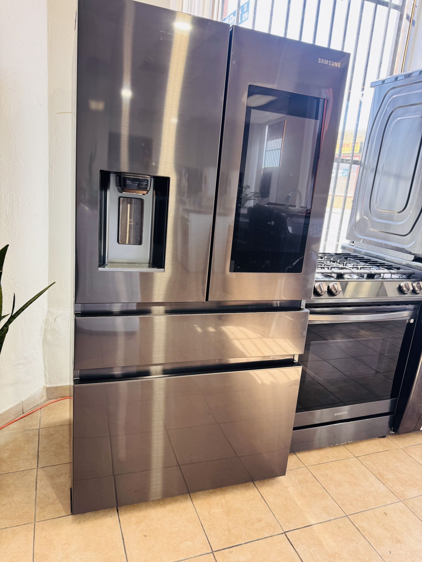 FAMILY HUB REFRIGERATOR