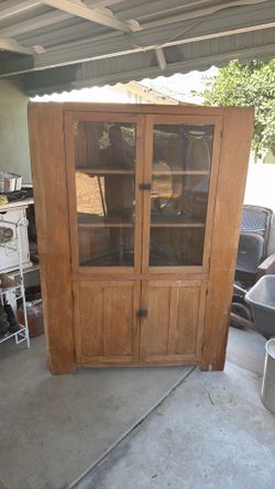 Corner cabinet