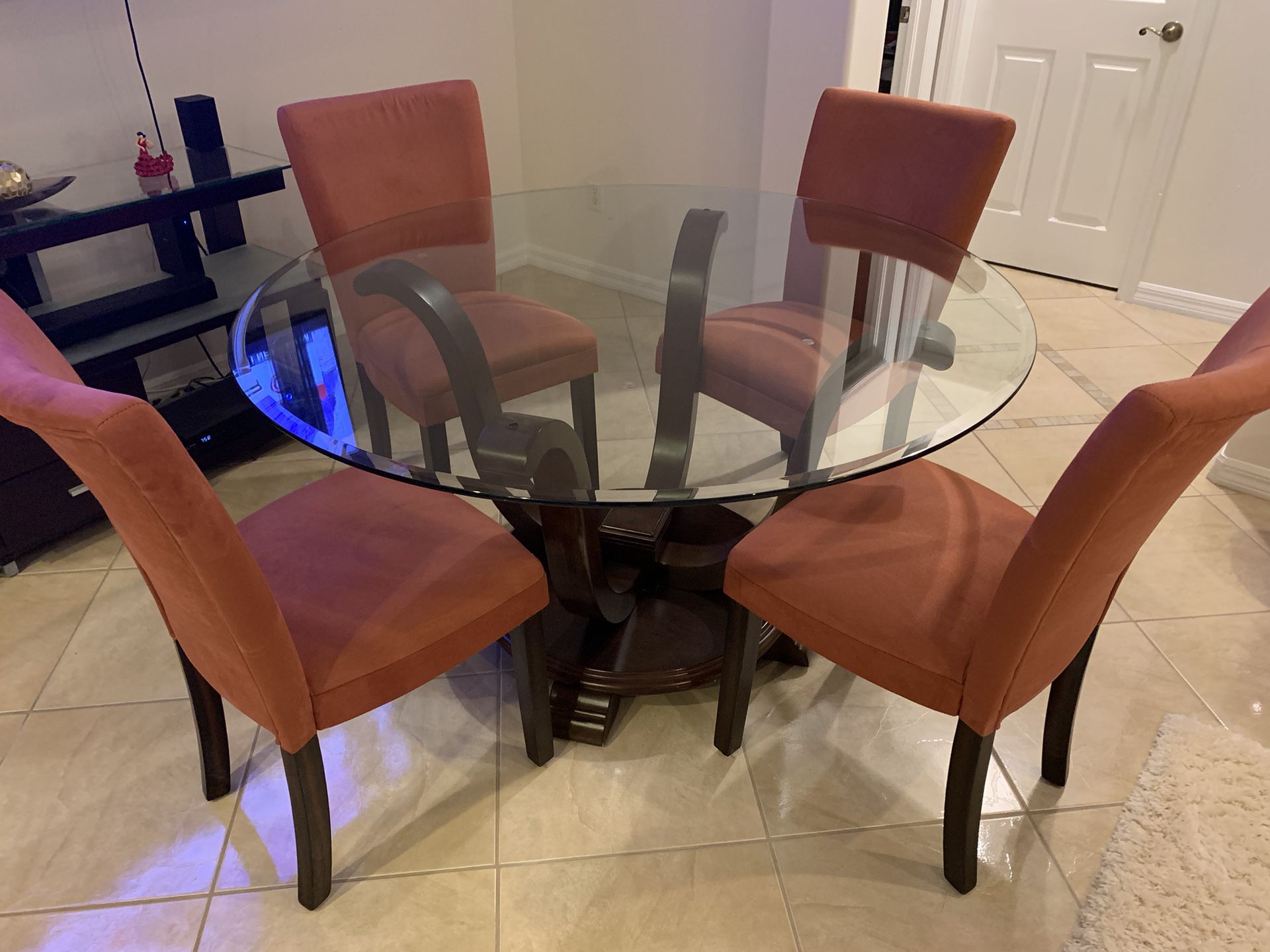 Table  With 4 Chairs 