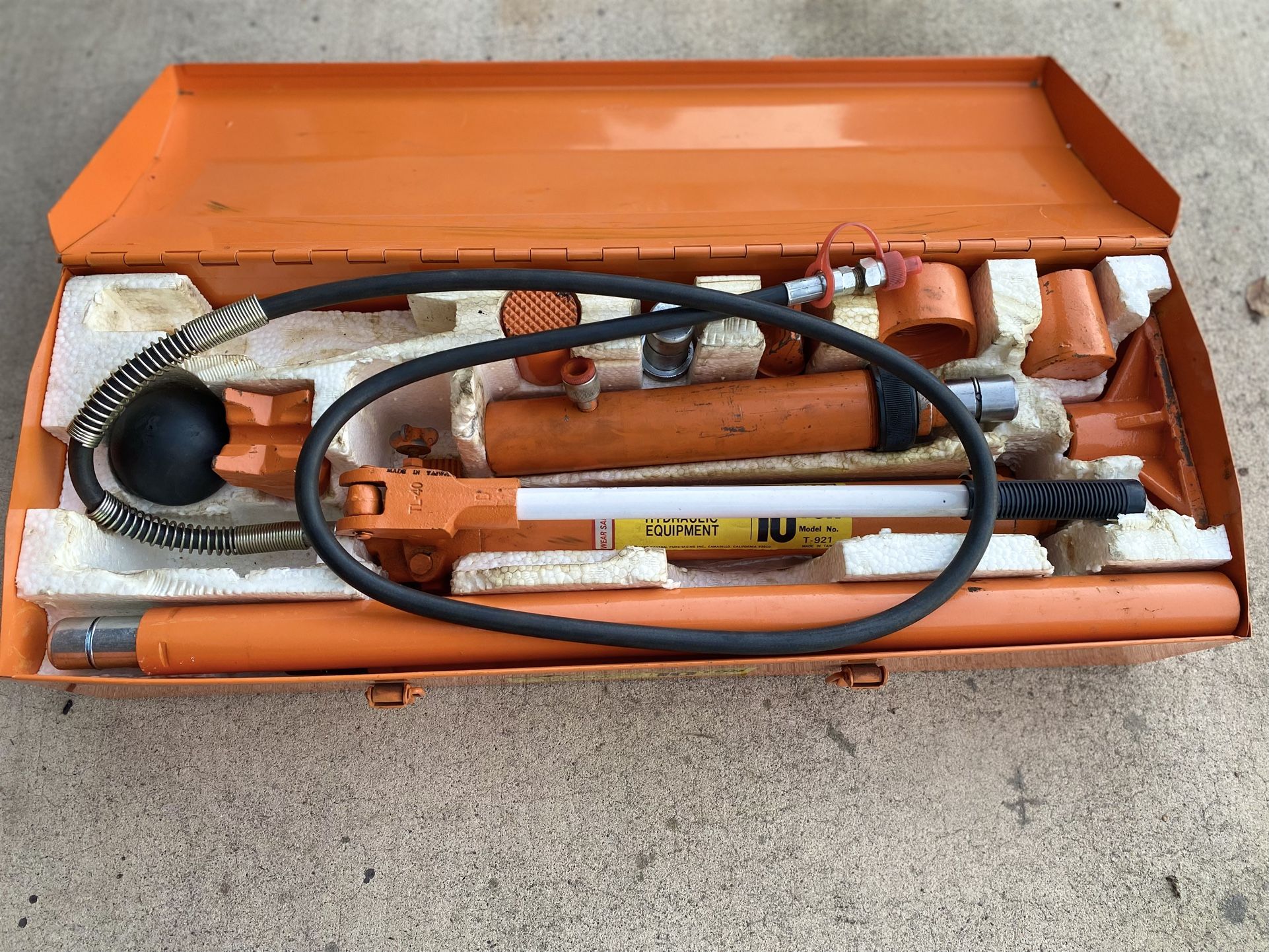 Central Hydraulics 10 Ton Portable Hydraulic Equipment Kit