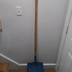 Heavy Duty Aluminum Yardwork Shovel With Wooden Handle And Blue Blade