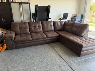 DARK BROWN COUCH *like new!!*